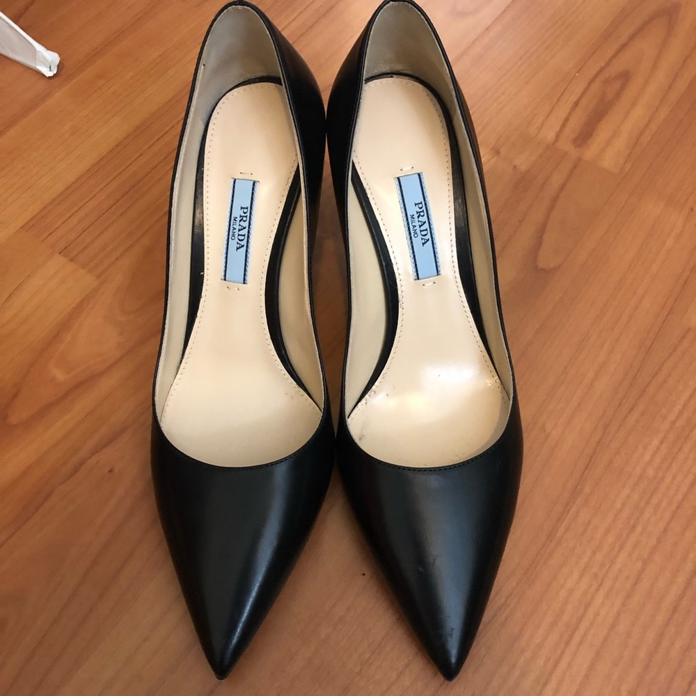 NEW! Prada pointy toe 3.5” heels Black - size 36.5
